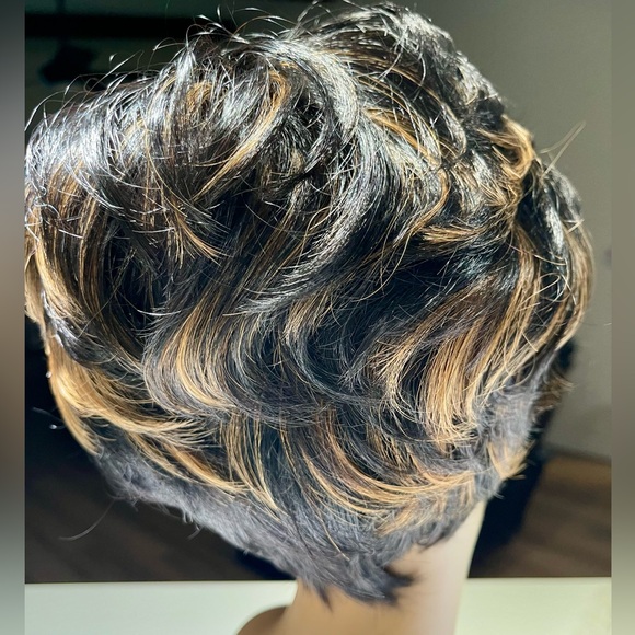 💯% HUMAN Hair, Short, Pixie, longer on top, black, highlighted - Picture 5 of 14